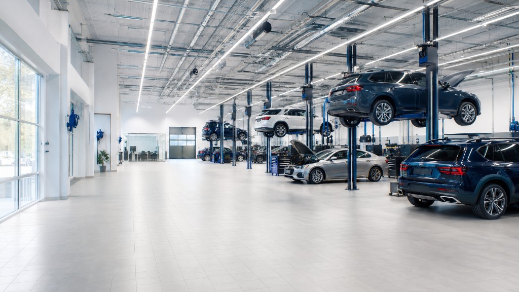 Moderne autowerkplaats met voertuigen in service